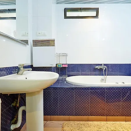 Deribasovskaya With Jacuzzi Odesa
