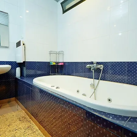 Apartment Deribasovskaya With Jacuzzi Odesa